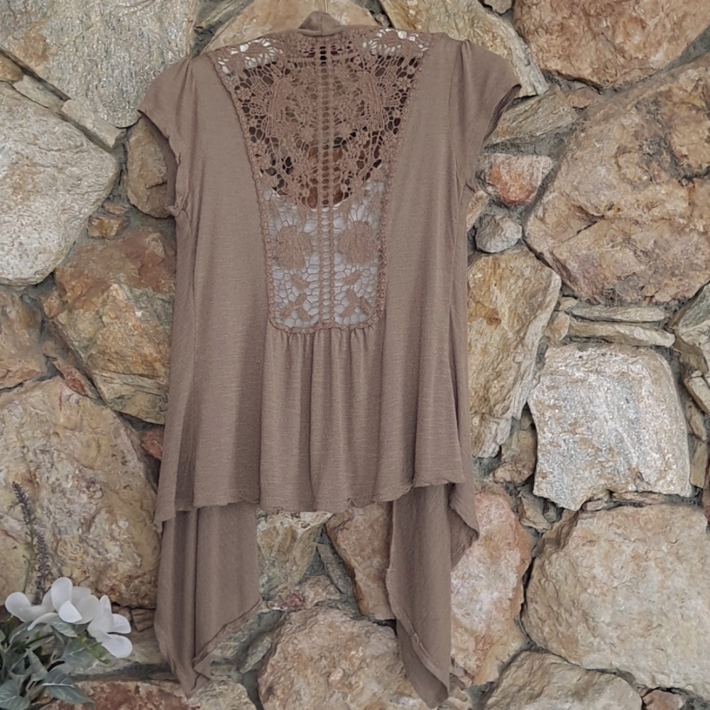 Annabelle Lacy Back Built In Tank Cropped Top Taupe & White Size Small